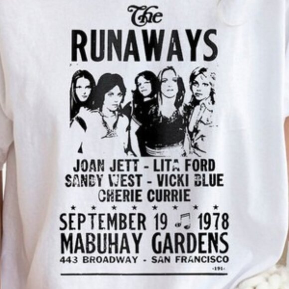 Vintage 70s The Runaways Concert Poster Nostalgia Rock Music Band Tee 96 - Picture 2 of 5